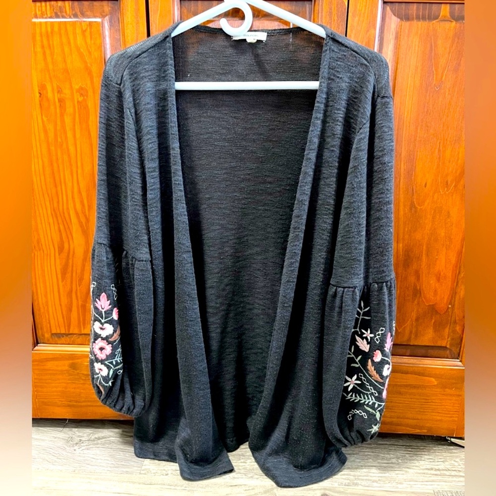Embroidered Bell Sleeved Cardigan